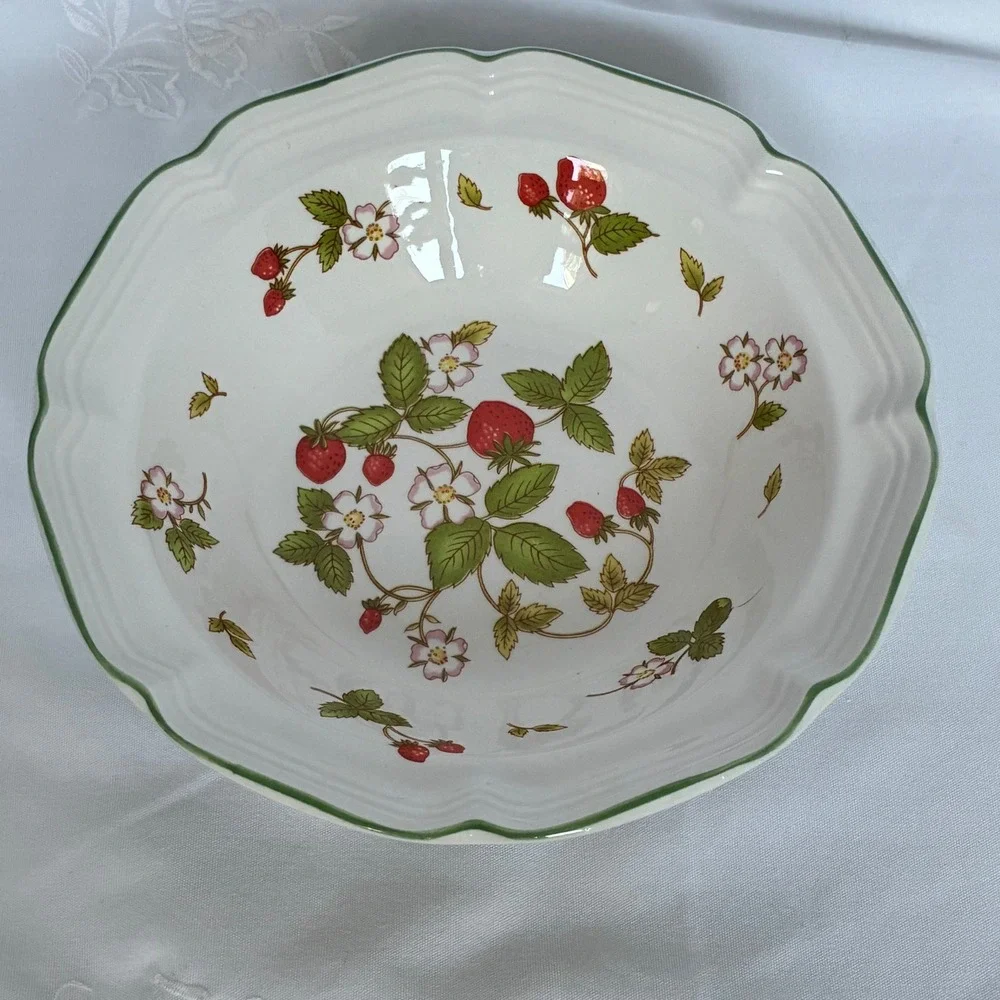 Strawberry Scalloped Vtg Ceramic Bowl Cottagecore Farmhouse Summer Retro Garden